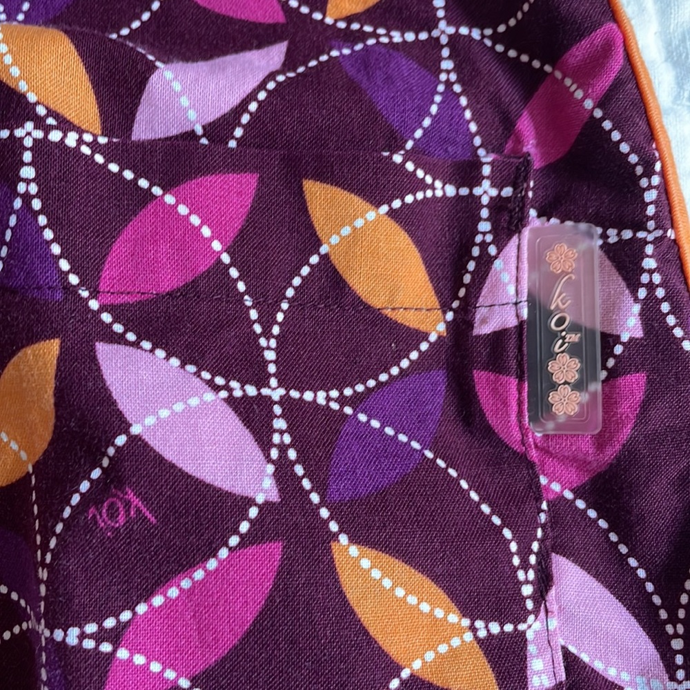 koi Scrub Top - Picture 10 of 16